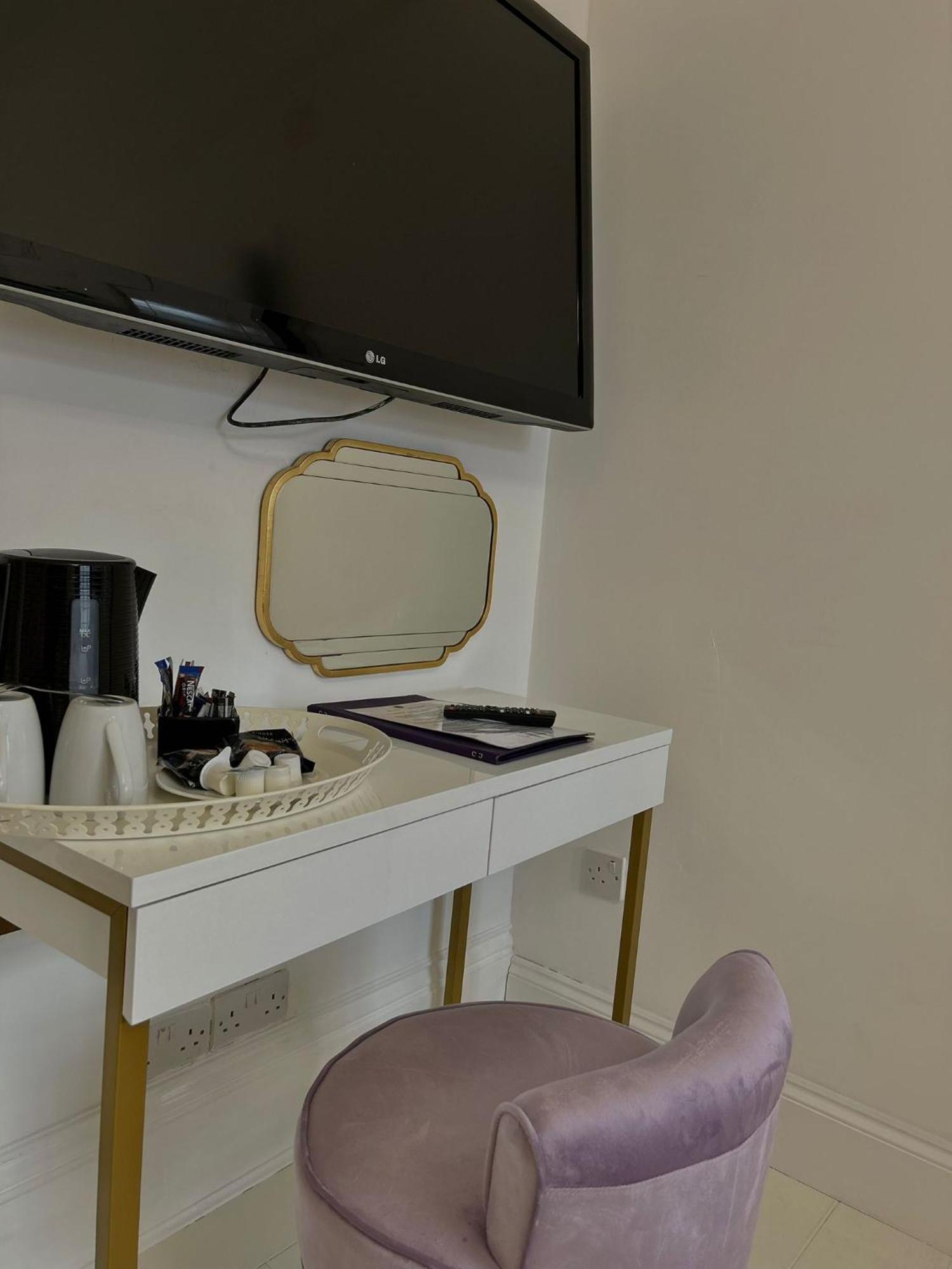 G Boutique Hotel Портсмът Екстериор снимка