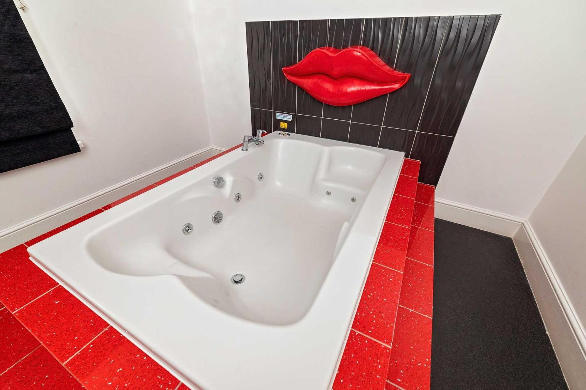 G Boutique Hotel Портсмът Екстериор снимка