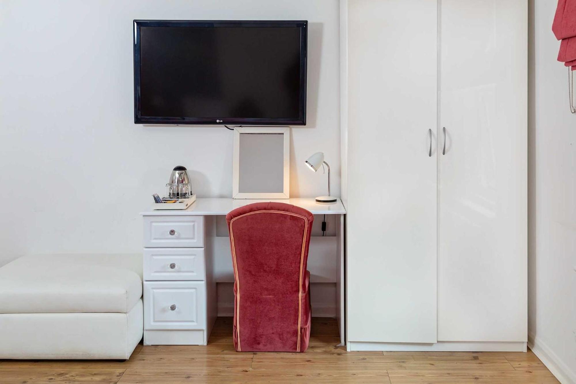 G Boutique Hotel Портсмът Екстериор снимка