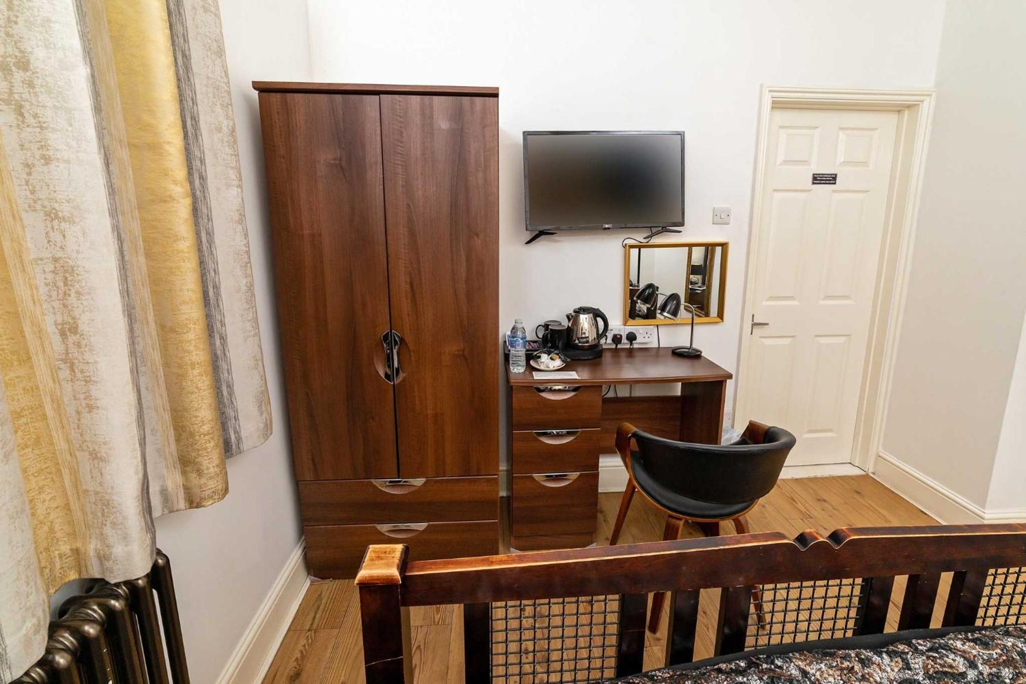 G Boutique Hotel Портсмът Екстериор снимка