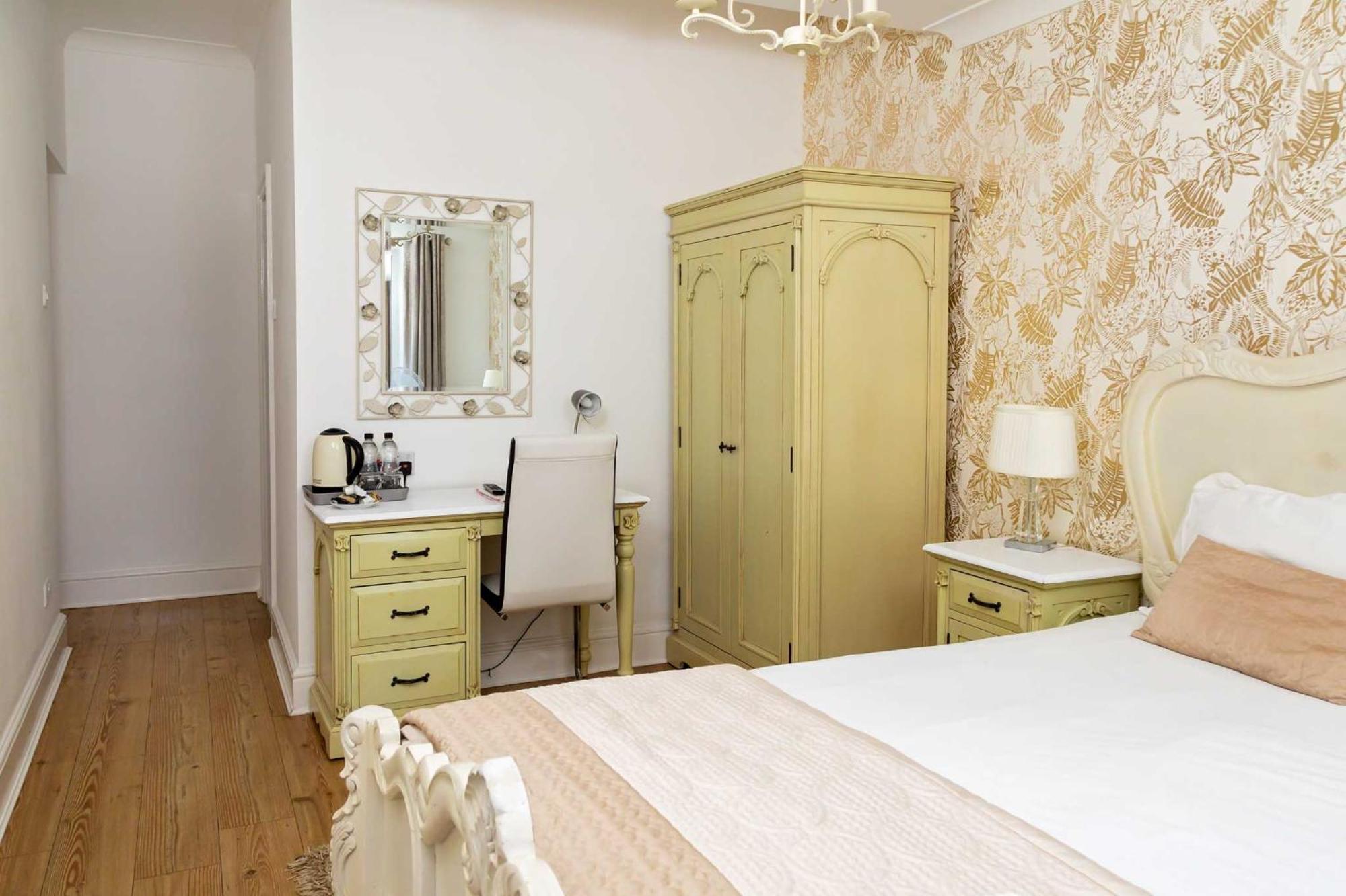 G Boutique Hotel Портсмът Екстериор снимка